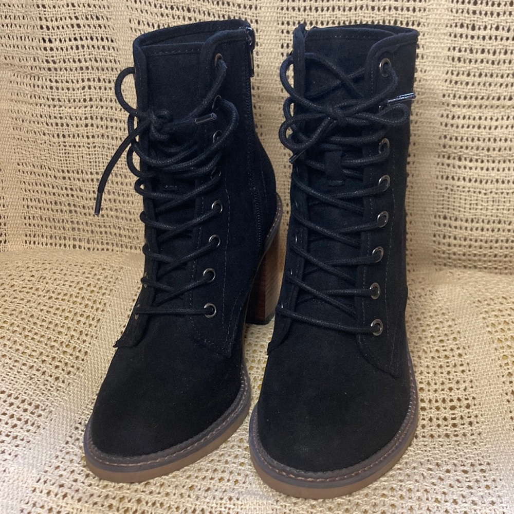 Madden Girl black suede boots sz.7.5